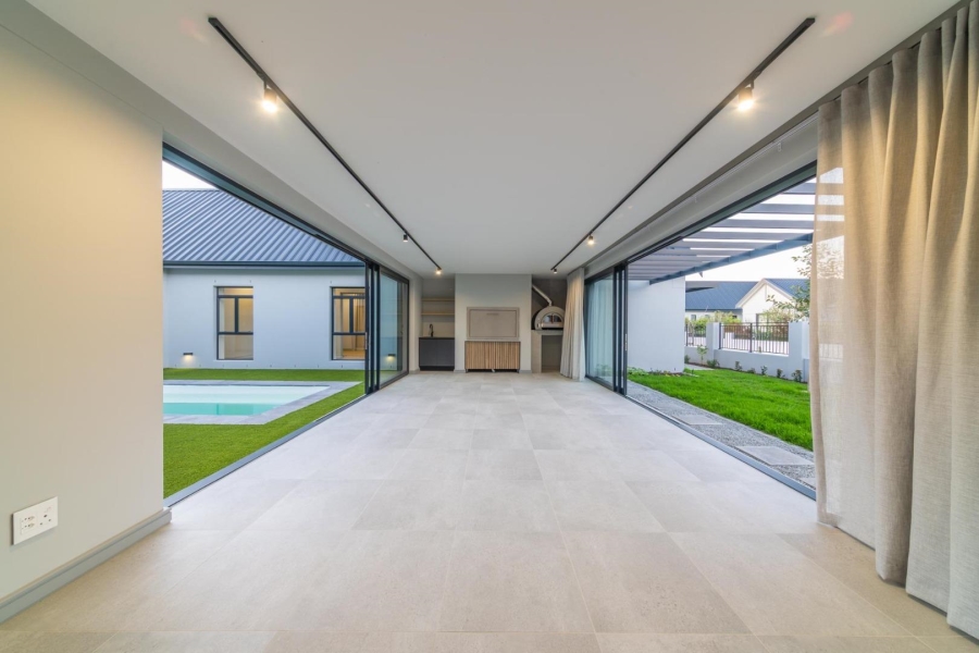To Let 4 Bedroom Property for Rent in Val De Vie Estate Western Cape